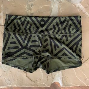 Lululemon Shorts Size 6